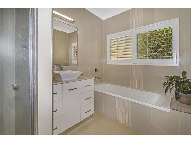 3 Woodmont Place, Mooroobool QLD 4870