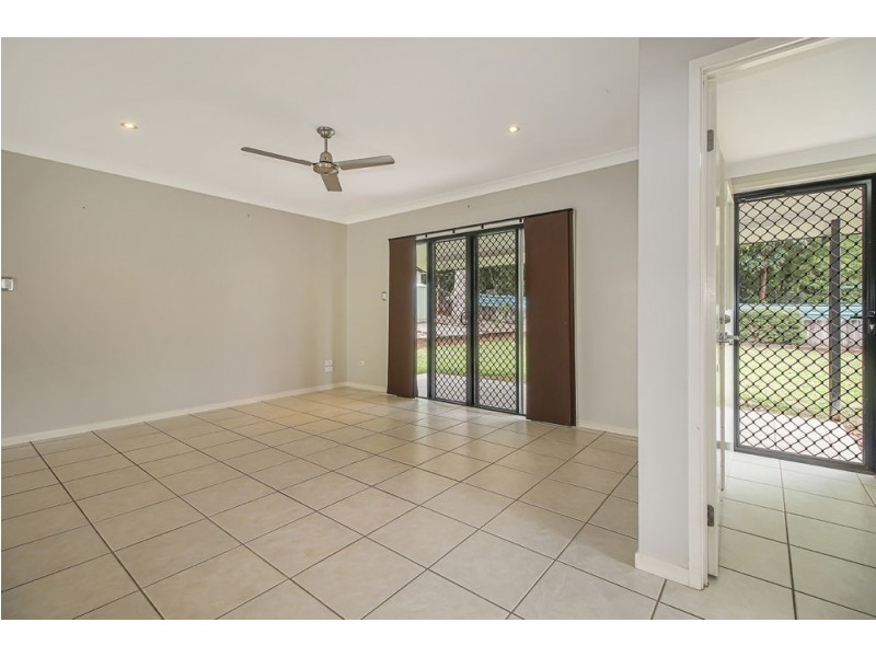 87 Daphne Drive, Redlynch QLD 4870