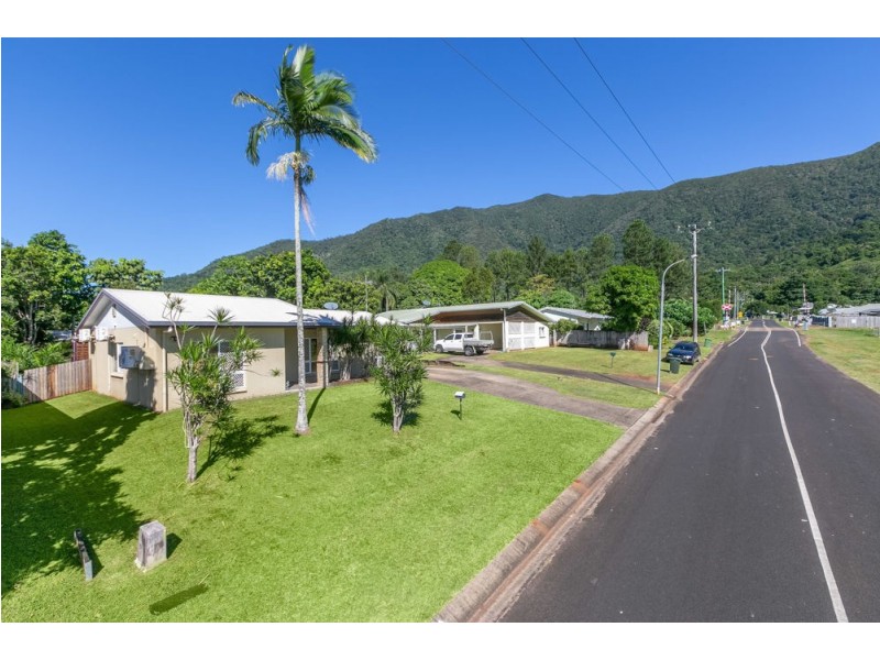61 Shaws Road, Redlynch QLD 4870