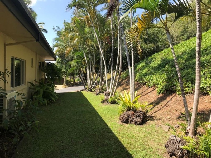 4 Knowles Street, Whitfield QLD 4870