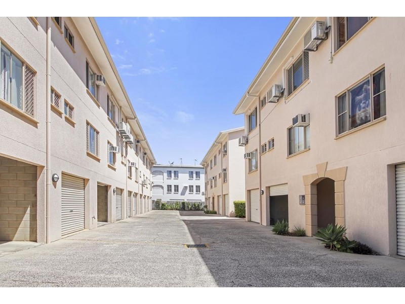 16/2 Chester Court, Manunda QLD 4870