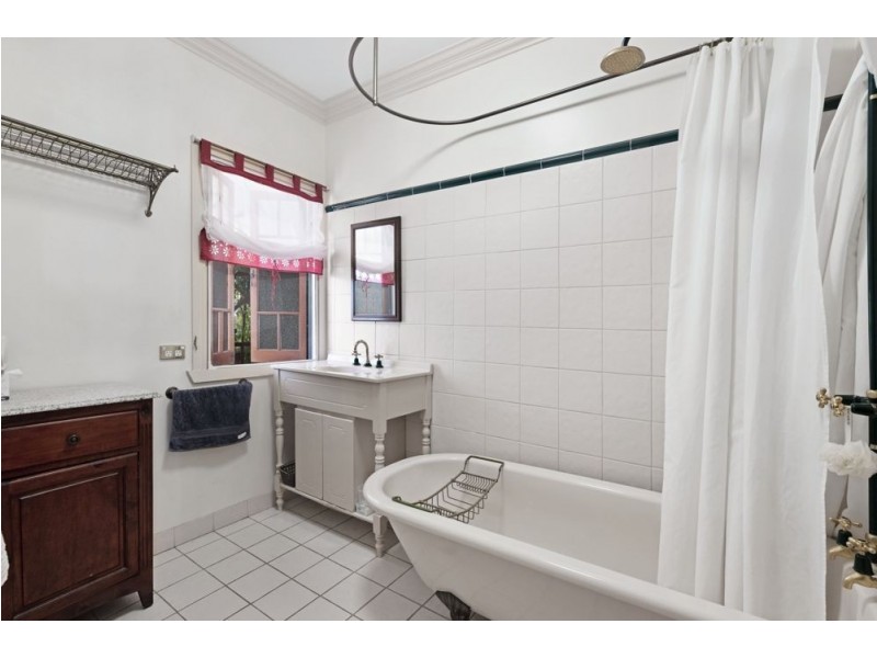 4 Hodel Street, Whitfield QLD 4870