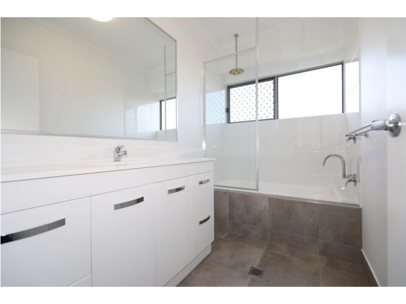 15 Porcupine Way, Mount Peter QLD 4869