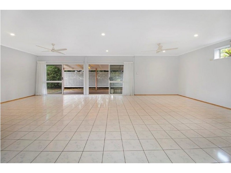 6 Summerhill Drive, Mooroobool QLD 4870