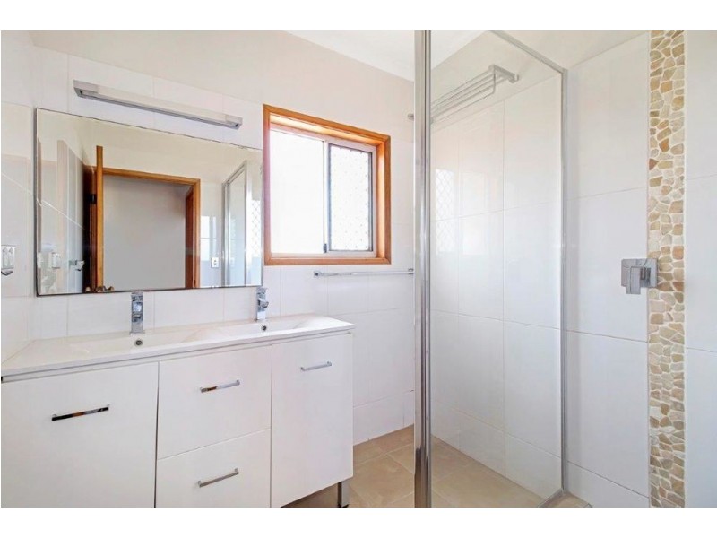 6 Summerhill Drive, Mooroobool QLD 4870