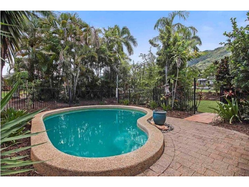 6 Summerhill Drive, Mooroobool QLD 4870