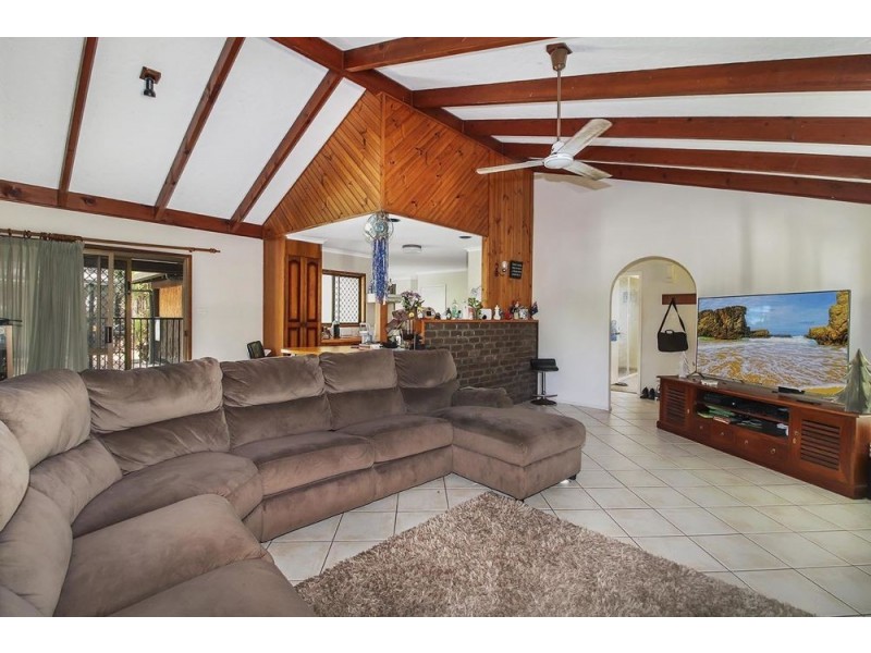 10 Jade Crescent, Caravonica QLD 4878