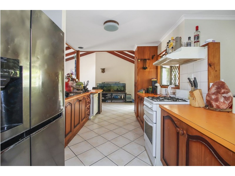 10 Jade Crescent, Caravonica QLD 4878