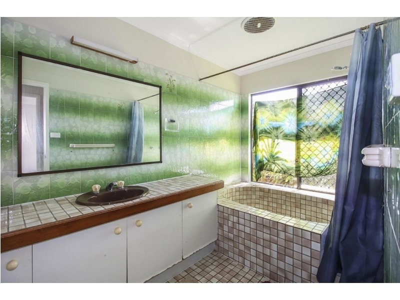 10 Jade Crescent, Caravonica QLD 4878