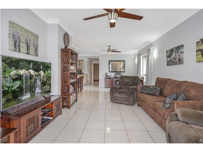 1742/2-10 Greenslopes Street, Cairns North QLD 4870