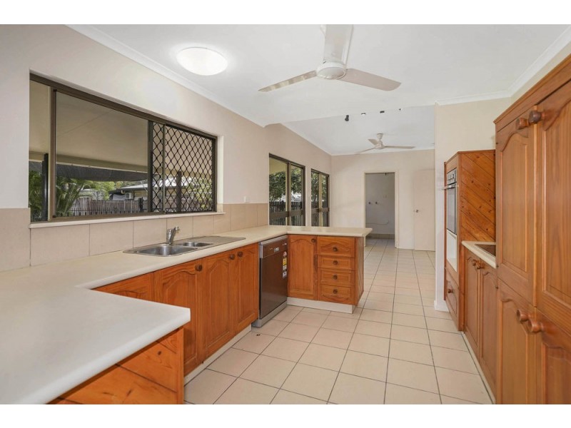 24 Meston Crescent, Brinsmead QLD 4870