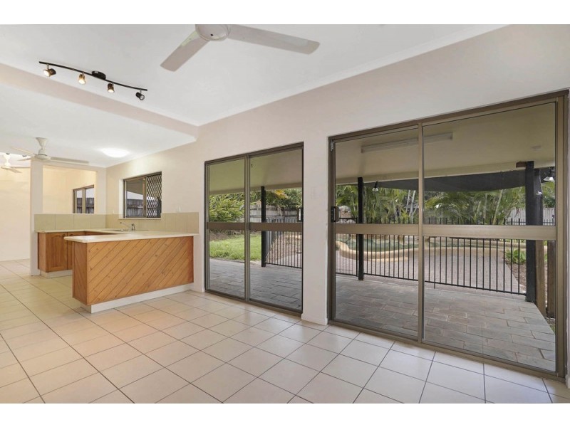 24 Meston Crescent, Brinsmead QLD 4870