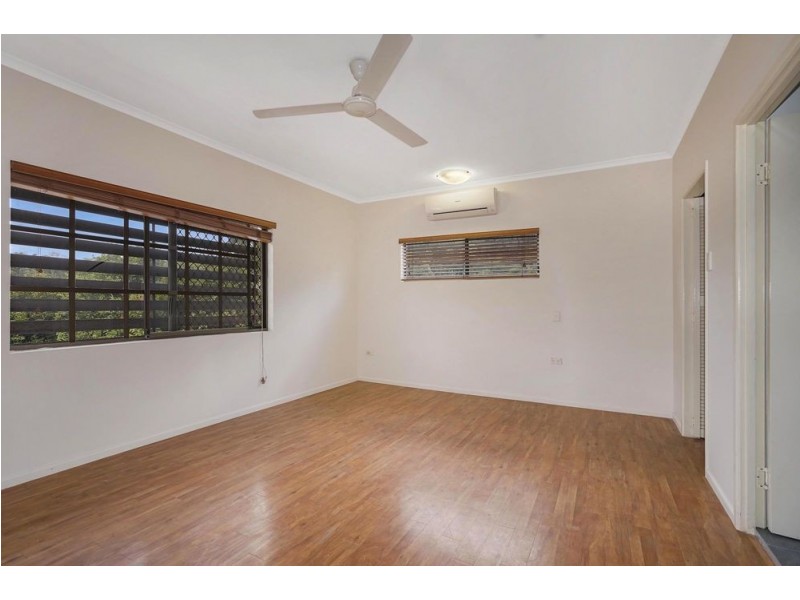 24 Meston Crescent, Brinsmead QLD 4870
