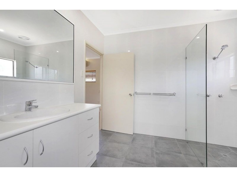 24 Meston Crescent, Brinsmead QLD 4870