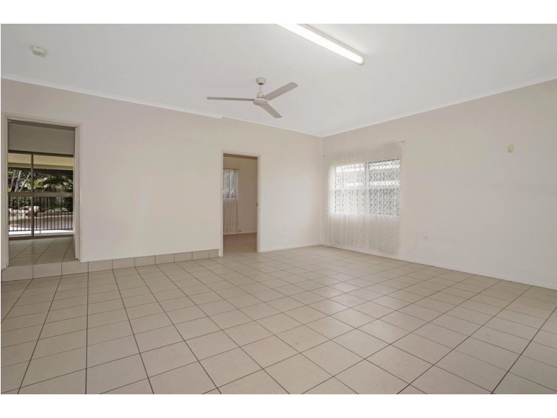 24 Meston Crescent, Brinsmead QLD 4870