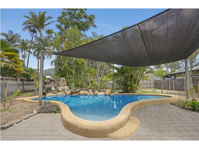 24 Meston Crescent, Brinsmead QLD 4870