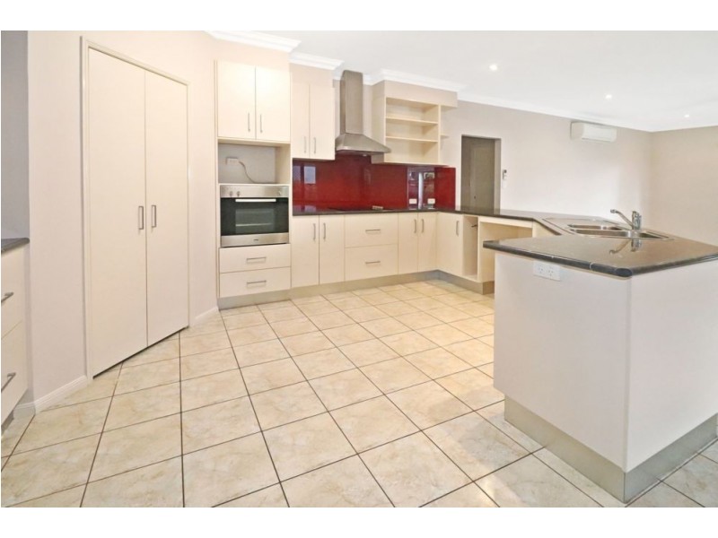 33 Pelling Close, Kanimbla QLD 4870