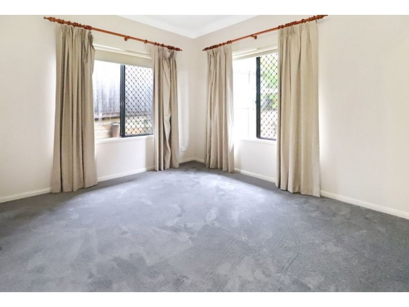 33 Pelling Close, Kanimbla QLD 4870