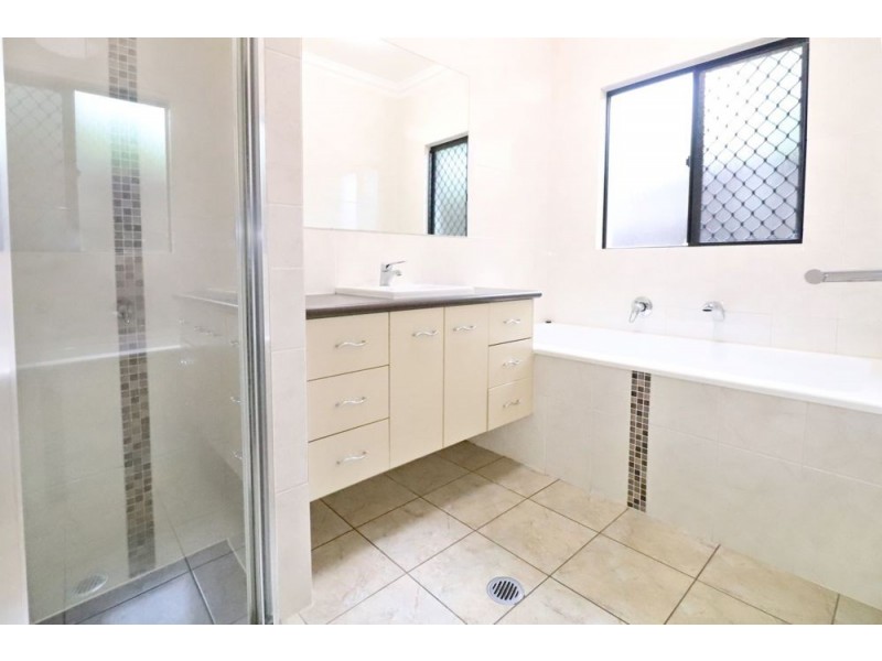 33 Pelling Close, Kanimbla QLD 4870
