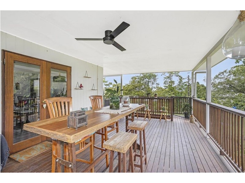 9 Duignan Street, Whitfield QLD 4870