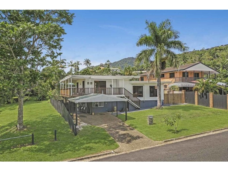 9 Duignan Street, Whitfield QLD 4870