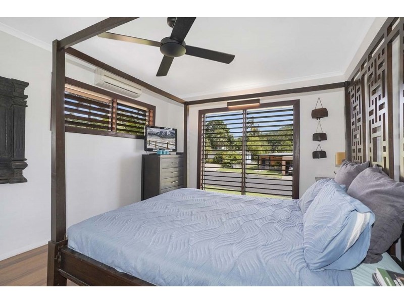 9 Duignan Street, Whitfield QLD 4870