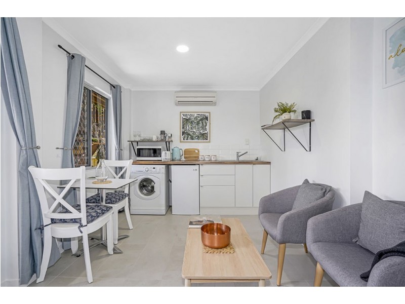 9 Duignan Street, Whitfield QLD 4870