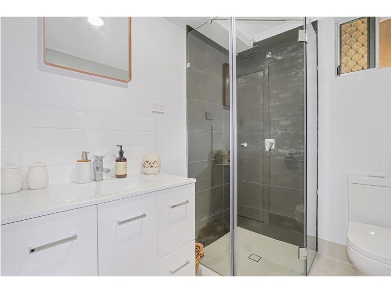 9 Duignan Street, Whitfield QLD 4870