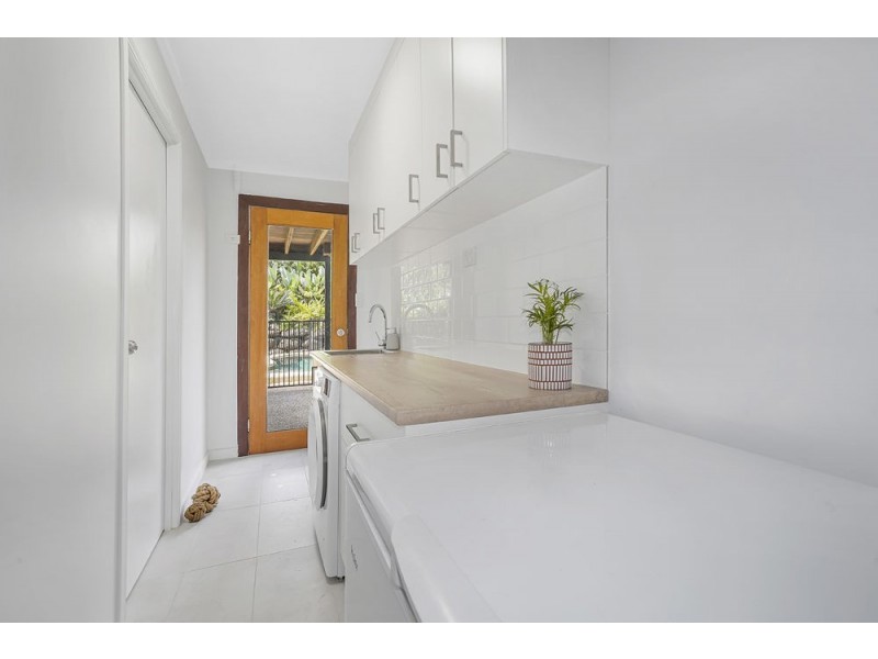 9 Duignan Street, Whitfield QLD 4870