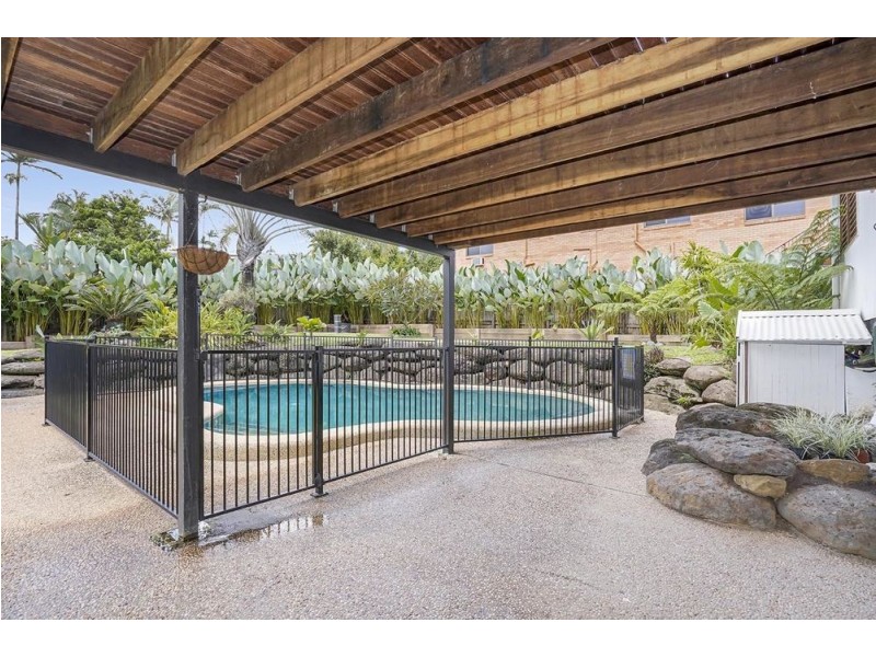 9 Duignan Street, Whitfield QLD 4870