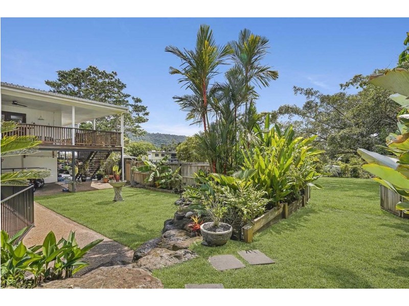 9 Duignan Street, Whitfield QLD 4870