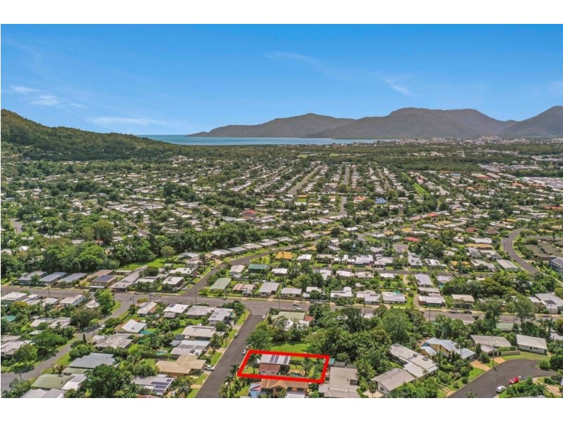 9 Duignan Street, Whitfield QLD 4870