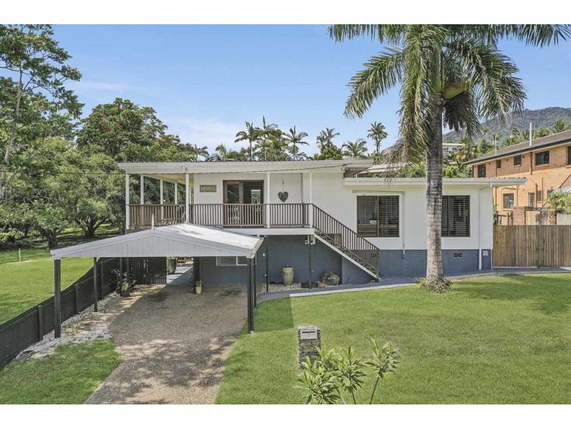 9 Duignan Street, Whitfield QLD 4870