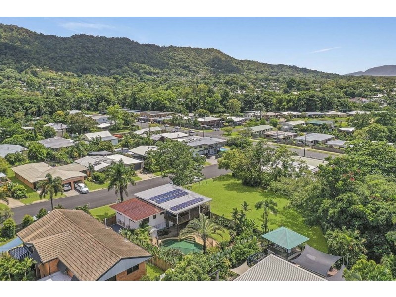 9 Duignan Street, Whitfield QLD 4870