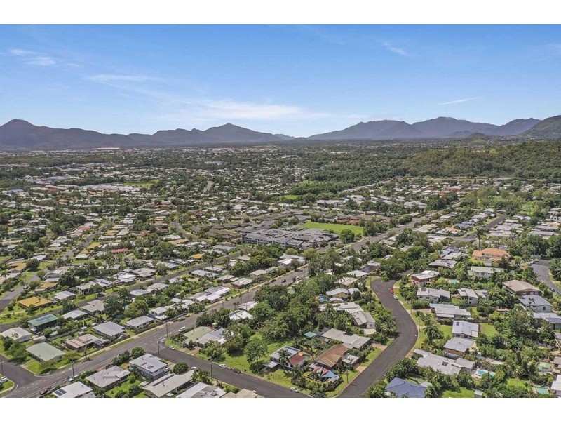 9 Duignan Street, Whitfield QLD 4870