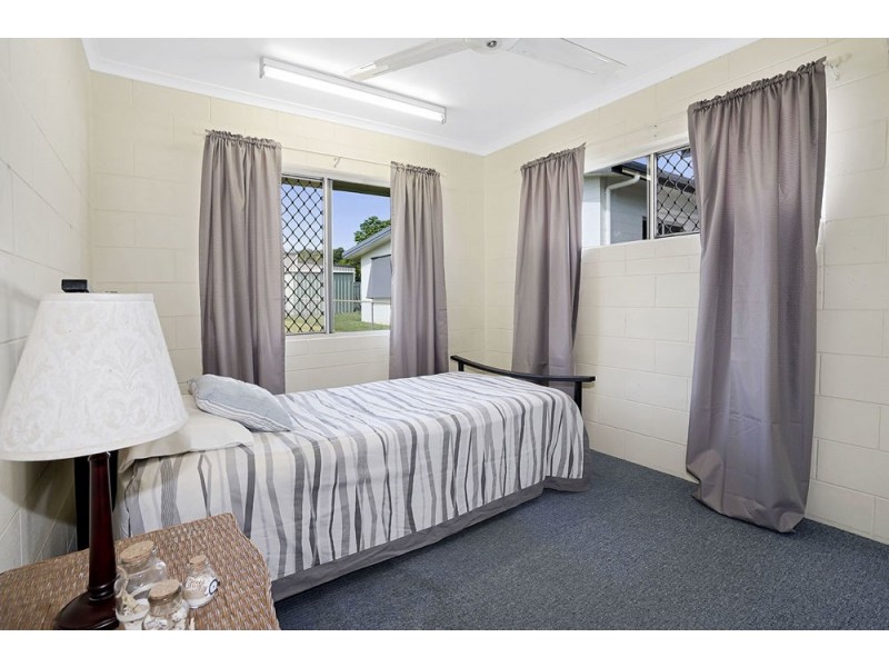 11 Kirsten Close, Woree QLD 4868