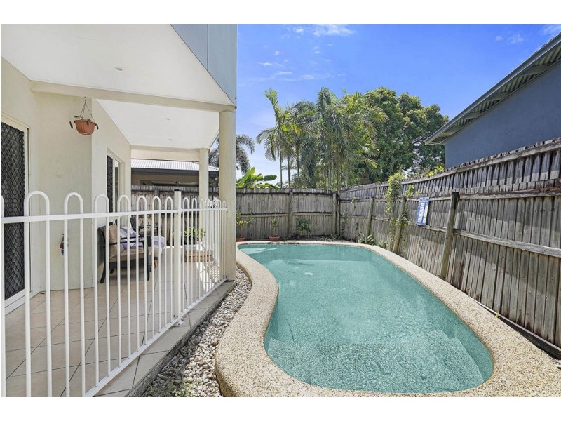 97 Cedar Road, Palm Cove QLD 4879