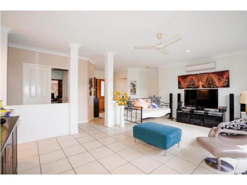 8 Pelling Cl, Kanimbla QLD 4870