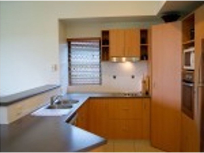 8 Pelling Cl, Kanimbla QLD 4870