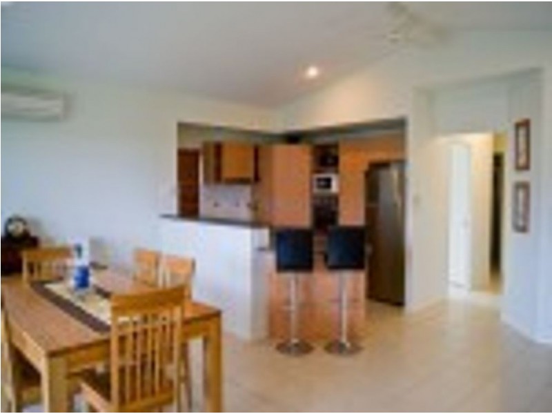 8 Pelling Cl, Kanimbla QLD 4870