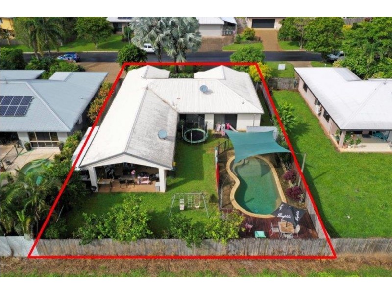 8 Pelling Cl, Kanimbla QLD 4870