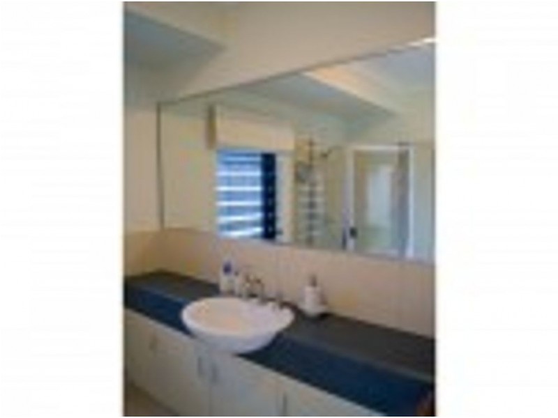 8 Pelling Cl, Kanimbla QLD 4870