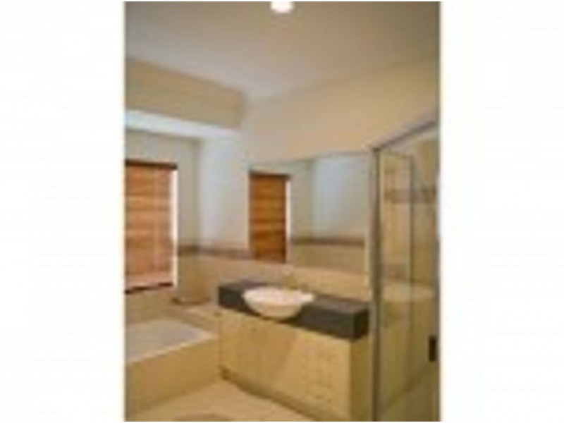 8 Pelling Cl, Kanimbla QLD 4870