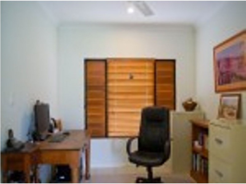 8 Pelling Cl, Kanimbla QLD 4870