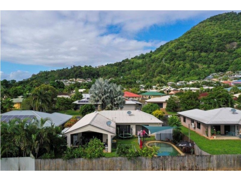 8 Pelling Cl, Kanimbla QLD 4870