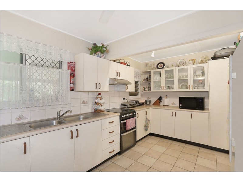 128-130 English Street, Manunda QLD 4870