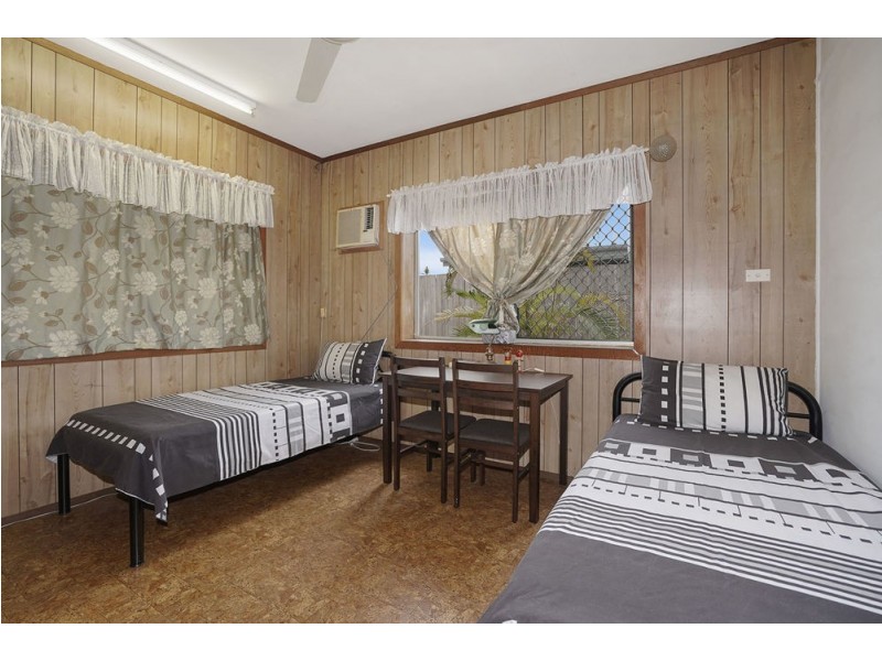 128-130 English Street, Manunda QLD 4870