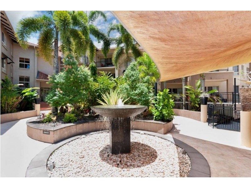2 Greenslopes Street, Cairns North QLD 4870