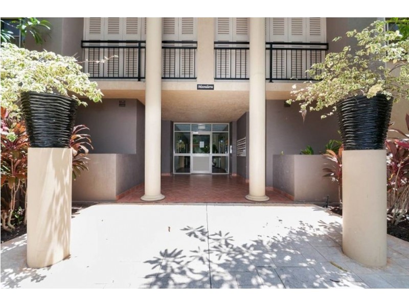 2 Greenslopes Street, Cairns North QLD 4870