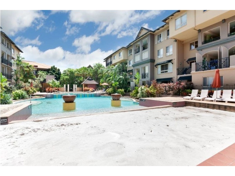 2 Greenslopes Street, Cairns North QLD 4870